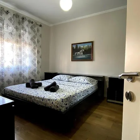 Luna Apartment *
